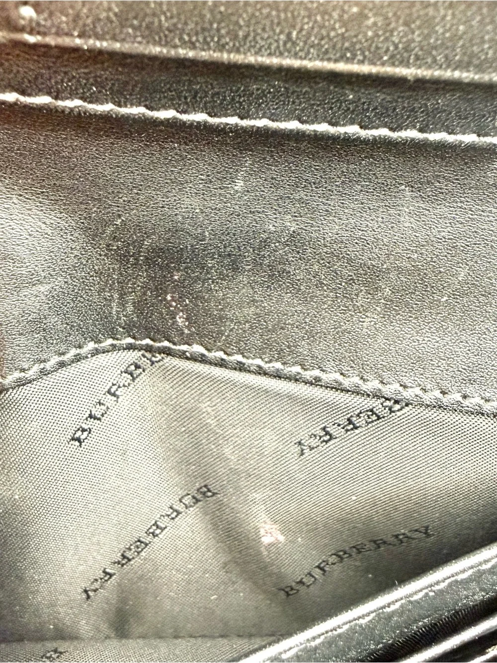 Burberry Embossed Pattern Black Leather Wallet | New Zipper Pull